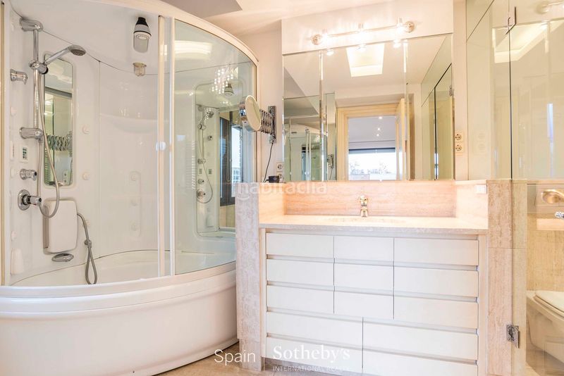 Foto 9610d8a7-f400-4a26-aa92-bb30b74d490c. Lloguer dúplex amb calefacció aparcament a Nueva España Madrid