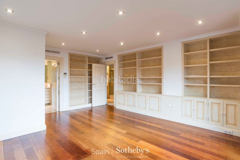 Foto bb7d2287-7a3c-4b8b-aa47-40c1ca5283f8. Lloguer dúplex amb calefacció aparcament a Nueva España Madrid