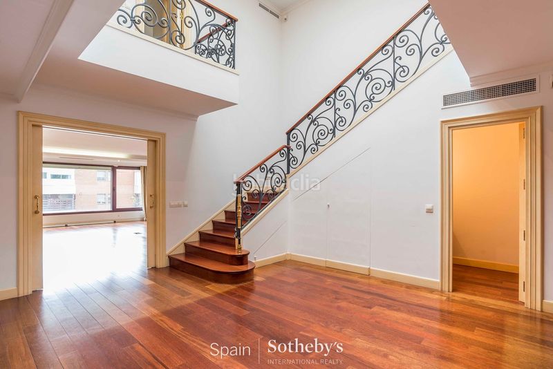 Foto cdba1bbf-e2fb-463e-947e-d550d8d2102e. Lloguer dúplex amb calefacció aparcament a Nueva España Madrid