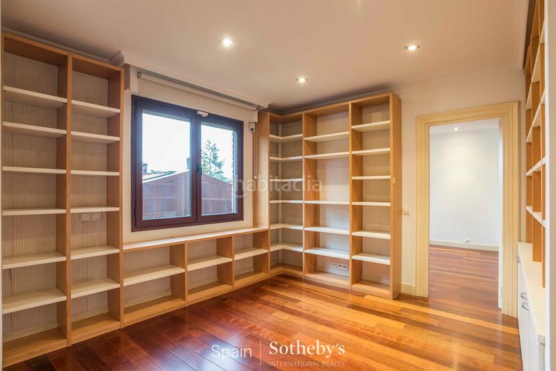 Foto d288e0d4-122e-4cfa-bc3c-317cb389377b. Lloguer dúplex amb calefacció aparcament a Nueva España Madrid