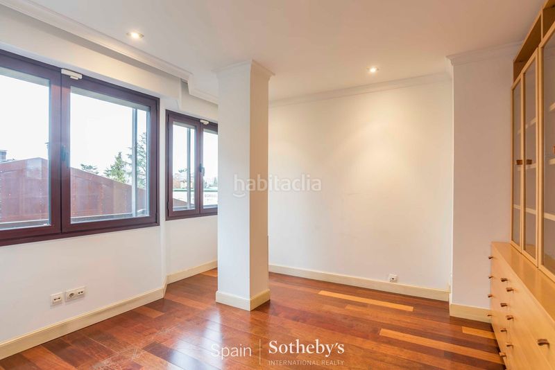 Foto e91aa64b-9316-4971-be81-eb2add9439f2. Lloguer dúplex amb calefacció aparcament a Nueva España Madrid