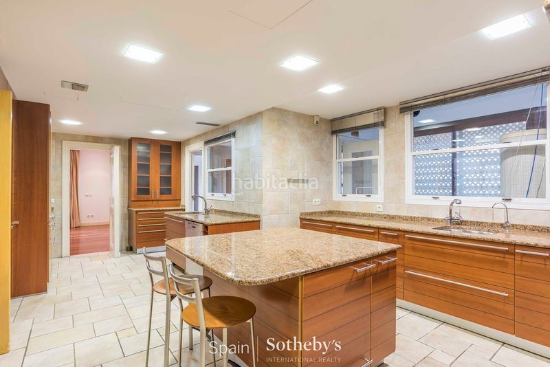 Foto f56fd5e4-9074-45d2-bbf2-6580eeda7684. Lloguer dúplex amb calefacció aparcament a Nueva España Madrid