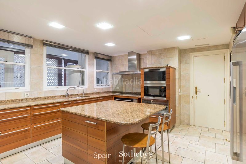 Foto f661c7cc-f56d-43b7-b2b4-757342cc9486. Lloguer dúplex amb calefacció aparcament a Nueva España Madrid