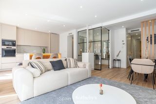 Apartament  Calle bravo murillo. Luminoso piso reformado de 3 habitaciones y 2 baños en chamberí