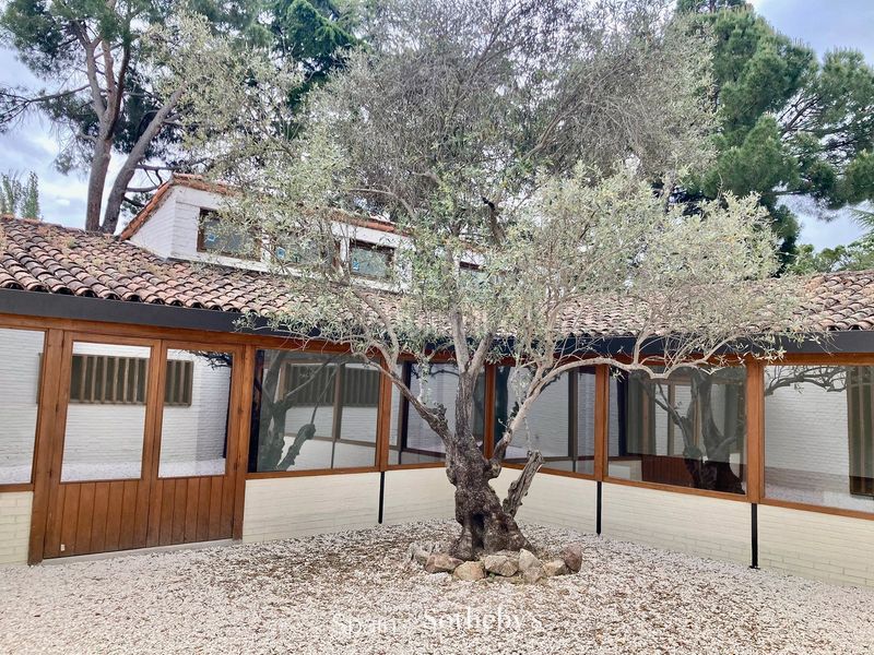 Foto a9ca3c2e-a2e8-400f-9b6c-75ba514df6a3. Lloguer casa amb aparcament piscina a La Florida - El Plantío Madrid
