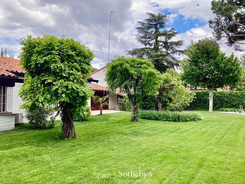 Foto b437dfa1-a68a-4e27-8056-413b9166e0ab. Lloguer casa amb aparcament piscina a La Florida - El Plantío Madrid