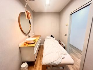 Transfer Business premise  Carrer de viladomat. Local en traspaso – ideal para centro de medicina estética y bie