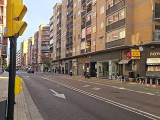 Lloguer Local Comercial a Calle calle de miguel servet, 115. Local comercial possible opción de compra