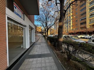 Lloguer Local Comercial a Ranillas. Local en alquiler en actur  calle caracampoamor