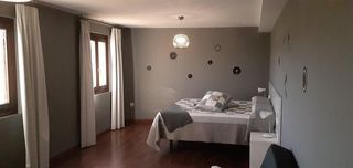 Casa adosada en Sos del Rey Católico. Hotel  restaurante con vivienda anexa