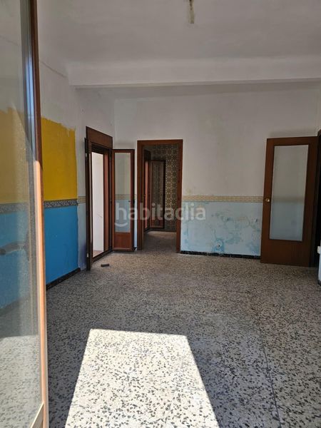 Foto f73e9f23-2a05-4f95-9858-4c42c34b3267. Edificio in Caspe