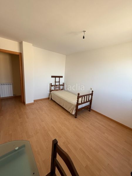 Foto a34a59aa-3ea6-4eb3-ad44-a15199ba1eb2. Pis amb aparcament a Pinseque