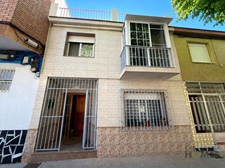 Casa adossada  Roma 9. Una casa de verdad, en un barrio de verdad.