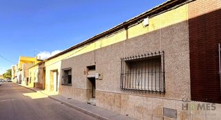 Casa adossada a Calle almazara 32. Planta baja en los dolores