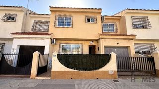 Casa  Calle juana jugan 8. Duplex en barrio de la concepcion