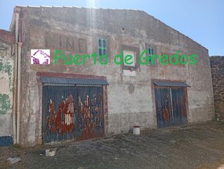 Casa adossada  Calle de las escuelas. Cine
