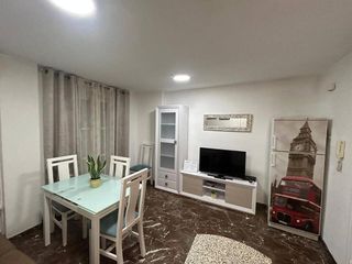 Rent Flat  Calle garcía requena. Estupendo apartamento céntrico disponible a partir de julio.