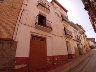Maison jumelée  Calle cariñena. Casa de pueblo con bodega, patio y 6 habitaciones en aguarón
