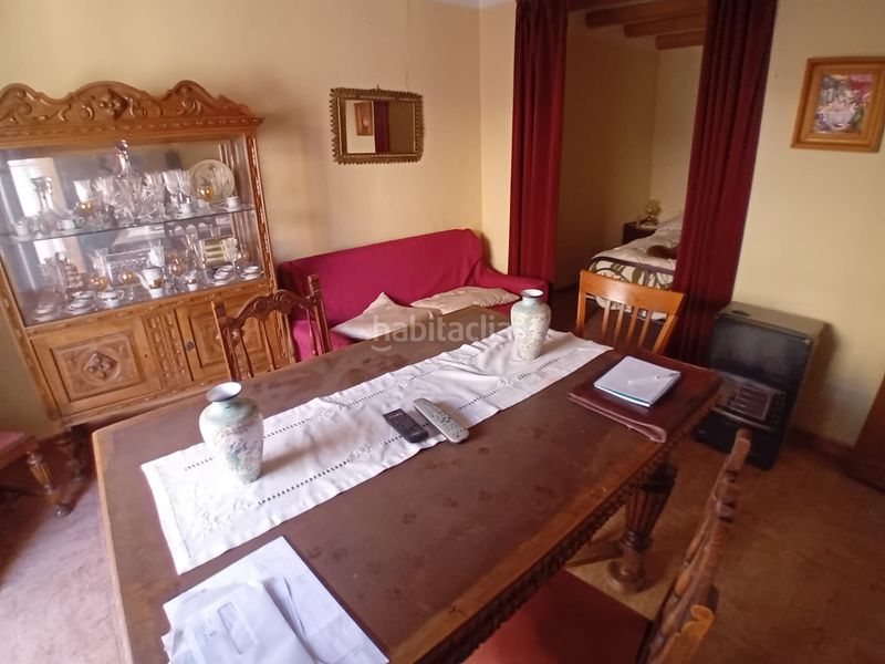 Foto df9e7661-91e7-4a9b-b9fb-a78baa7a49f9. Casa adossada a Aguarón