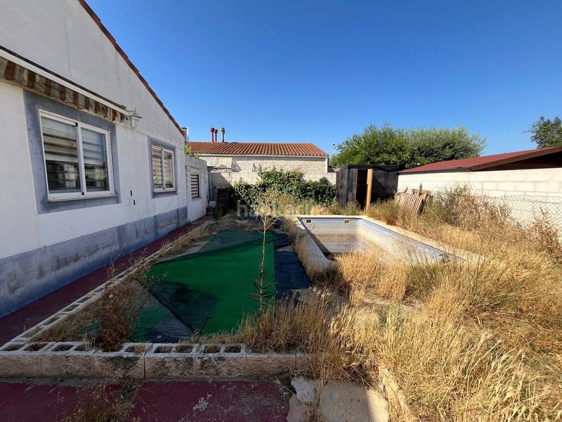 Foto 3e7862cf-7948-4707-9a91-0b7271bfbe25. Casa adossada amb aparcament a Pinseque
