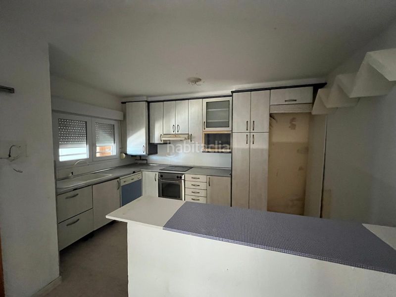 Foto 65a56a9f-9e66-46a2-9330-06d705549148. Casa adossada amb aparcament a Pinseque