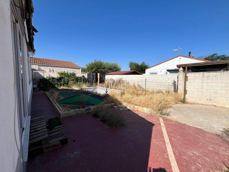 Foto 81e8bb3e-6628-4ad9-92d6-bf1739118744. Casa adossada amb aparcament a Pinseque