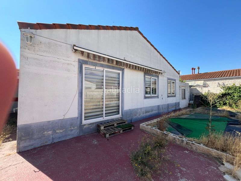 Foto b8957e78-904a-4854-b9db-a5796c131fa9. Casa adossada amb aparcament a Pinseque
