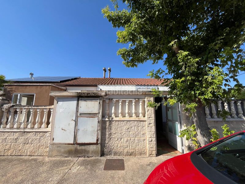 Foto be03ee12-30b7-4ad2-a10a-75d3849d9d69. Casa adossada amb aparcament a Pinseque