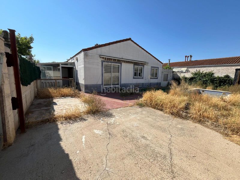 Foto d0115b46-38e3-4346-a741-55cc13e0a6c0. Casa adossada amb aparcament a Pinseque