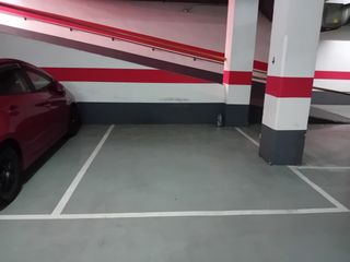 Aparcament cotxe a Calle de los cereros 35. Se vende plaza de garaje en la zona del portillo – plaza europa