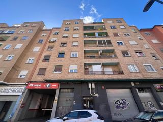 Pis a Calle de raquel meller 10. Piso de 3 dormitorios para reformar junto a plaza mayor de san j