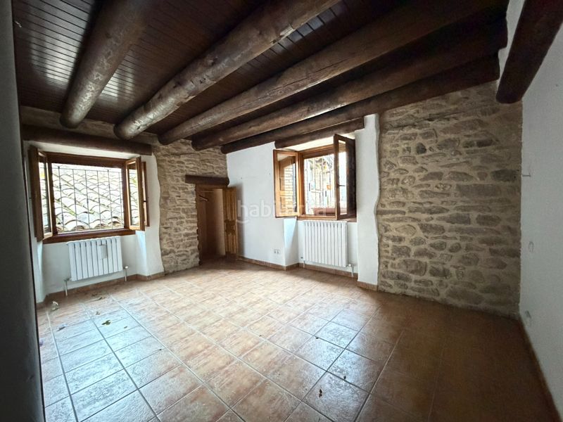 Foto 992b5777-16f9-4cb0-9536-7b0859274282. Edificio in calle baja 4 in Peñas de Riglos (Las)