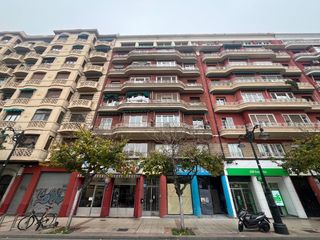 Rent Office space in Calle del conde de aranda 130. Oficina 98 m2. 1º planta. conde aranda, junto a plaza de toros.