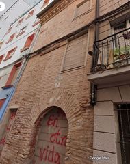 Appartement à Calle de jorge ibort 7. Pisos bajo y primero en finca tapiada