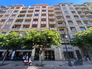 Rent Penthouse in Calle del conde de aranda 138. Atico amueblado. junto plaza portillo.1 dormitorio. terraza 14 m