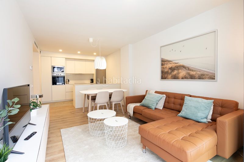 Foto dd3b1537-c72a-43af-b48d-24bb10dfa2de. Apartament amb piscina a Port Badalona