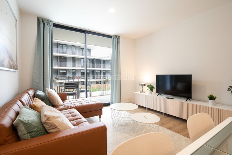 Foto a642330c-0e7d-42ec-b78c-7664aa1f43de. Apartament amb piscina a Port Badalona