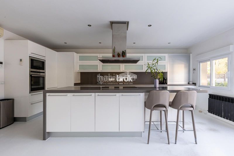 Foto 1e6c168b-8f49-497a-a8f4-6ed7ba026a30. Chalet  de lujo en urbanización La Moraleja La Moraleja