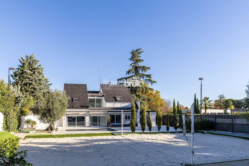 Foto 313891b4-513f-48c0-8cb2-06d6fed7981e. Chalet  de lujo en urbanización La Moraleja La Moraleja