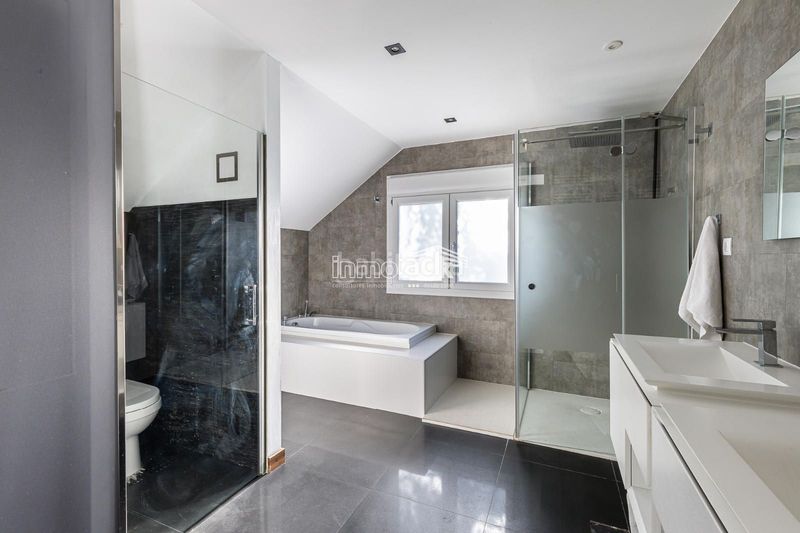 Foto 44583bcb-8742-41f9-8a59-082441ac9a2a. Chalet  de lujo en urbanización La Moraleja La Moraleja