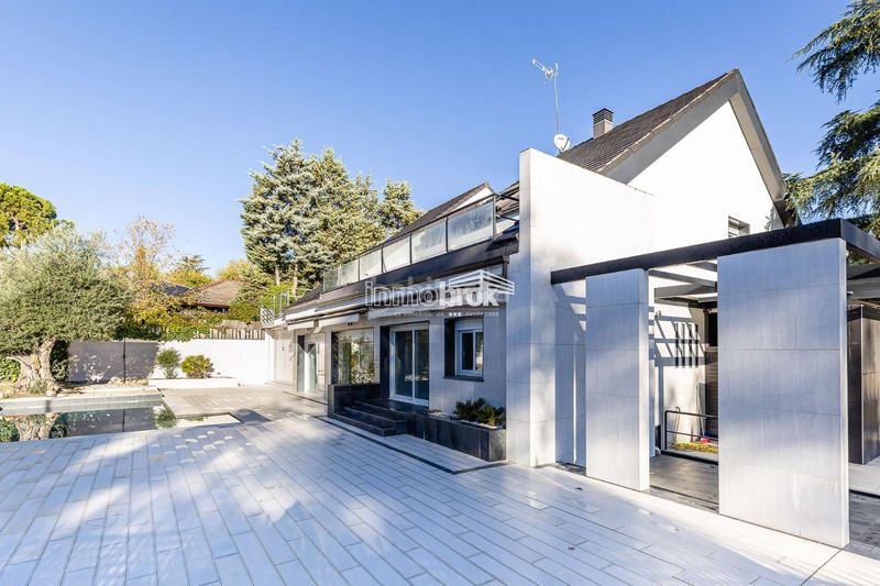 Foto 5802660a-1158-4735-8083-c4abdd28400d. Chalet  de lujo en urbanización La Moraleja La Moraleja