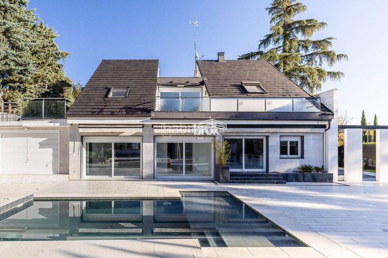 Foto 5d284caf-0fb2-4df6-be3e-0449cad67ac1. Chalet  de lujo en urbanización La Moraleja La Moraleja