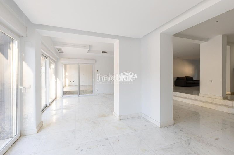 Foto 820ed262-9e6b-4fcd-b2de-fcfb3c586231. Chalet  de lujo en urbanización La Moraleja La Moraleja