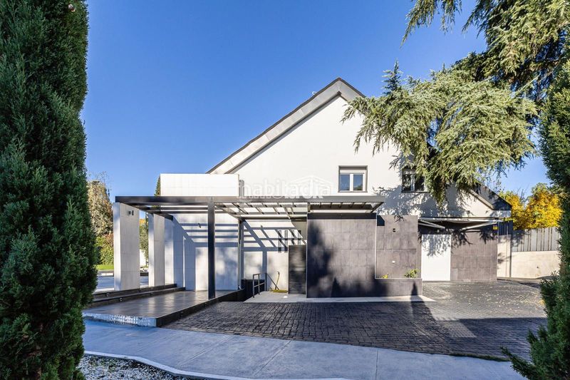 Foto 8ad2d426-582b-4973-8f73-4d076415309e. Chalet  de lujo en urbanización La Moraleja La Moraleja