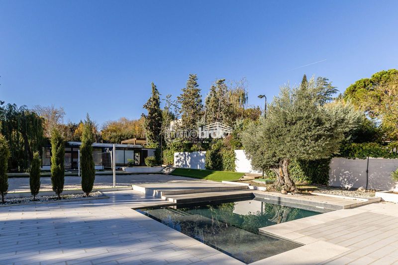 Foto a2f47bc6-c0a0-4082-9d1b-3c05cddc6914. Chalet  de lujo en urbanización La Moraleja La Moraleja