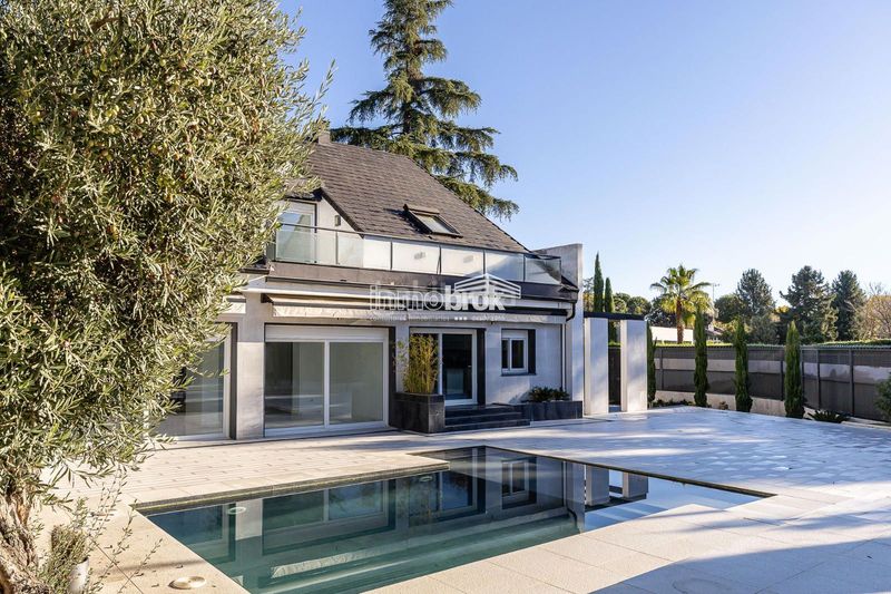 Foto c675ba92-c611-43fb-95c2-3fa9d715e6d5. Chalet  de lujo en urbanización La Moraleja La Moraleja