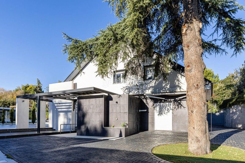 Foto ddd72fdf-db58-4706-a873-9fbf4b8938b2. Chalet  de lujo en urbanización La Moraleja La Moraleja