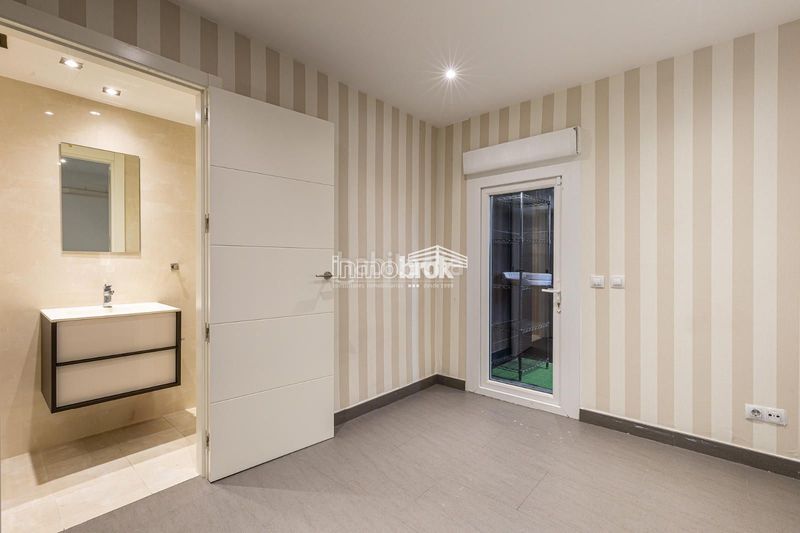 Foto e9e0fab3-334d-4903-ade7-fca7b5905483. Chalet  de lujo en urbanización La Moraleja La Moraleja