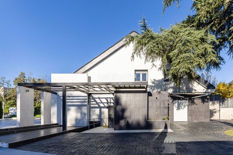 Foto ebf74393-c9cc-40a2-a6e4-ca584a498811. Chalet  de lujo en urbanización La Moraleja La Moraleja