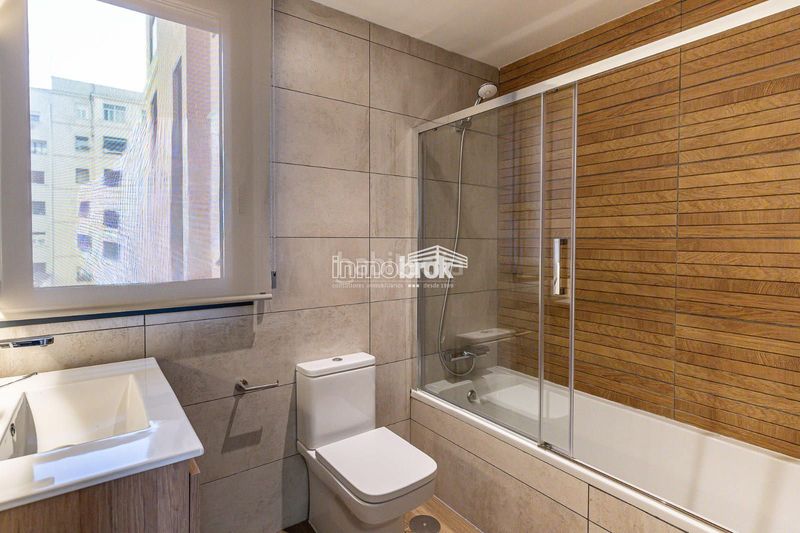 Foto b0eee402-7474-4a5c-affe-ecd536811651. Lloguer pis amb calefacció piscina a Gaztambide Madrid